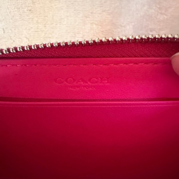 Coach Essential Small Zip Around Card Case with Pillow Quilting Dragonfruit Pink - Picture 9 of 12